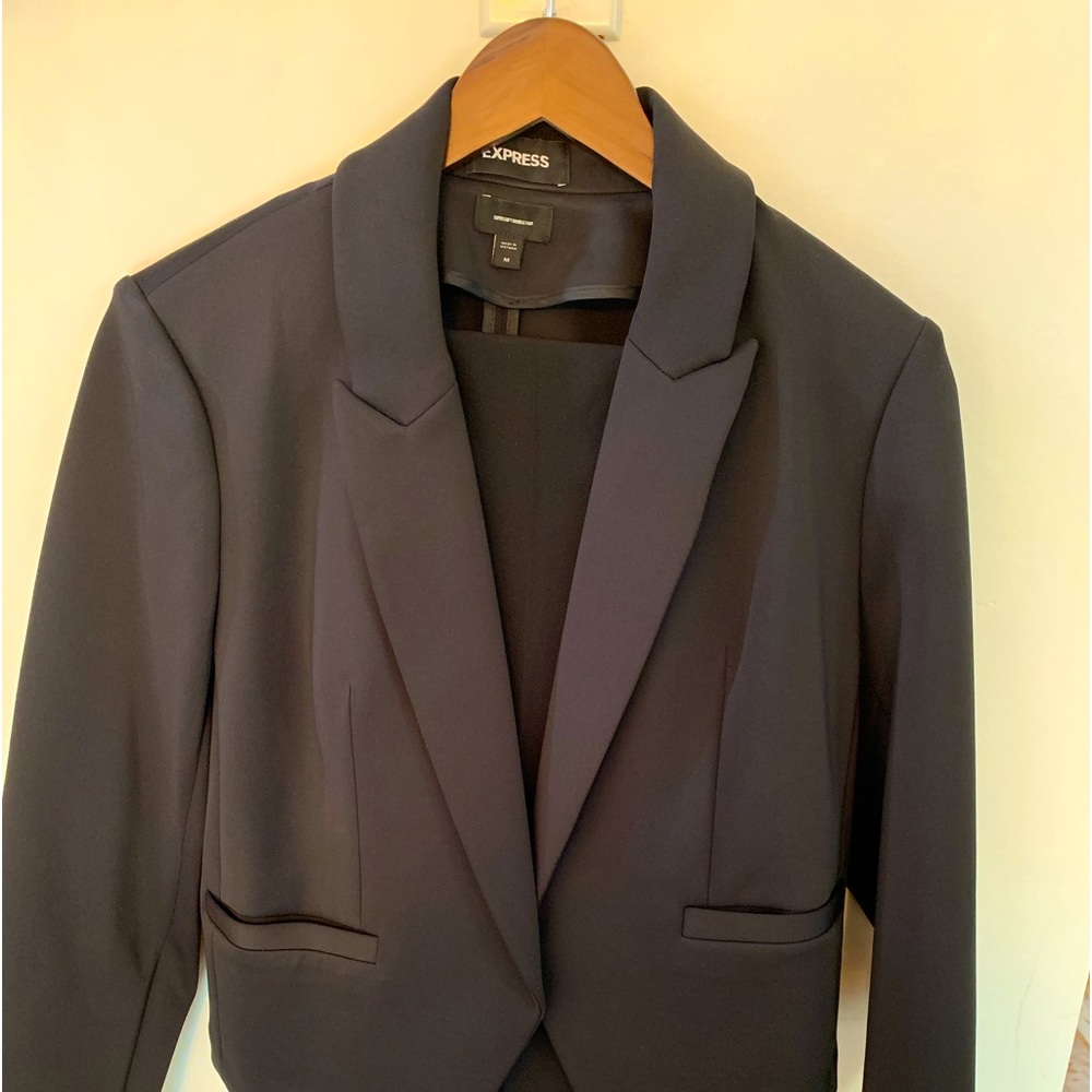 Express pant suit. Excellent condition.